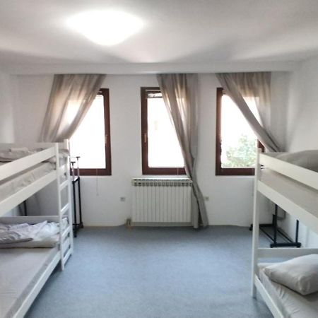 Hostel Center Luxury ซาราเยโว ภายนอก รูปภาพ