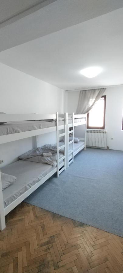 Hostel Center Luxury ซาราเยโว ภายนอก รูปภาพ
