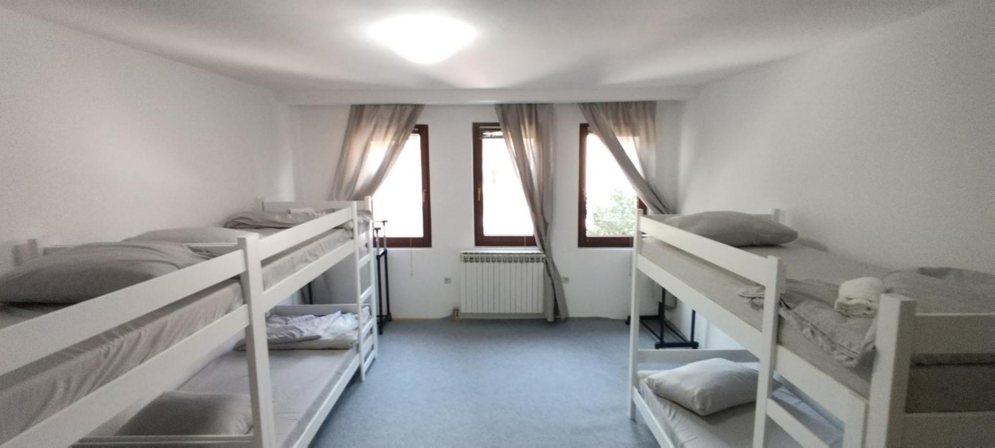 Hostel Center Luxury ซาราเยโว ภายนอก รูปภาพ